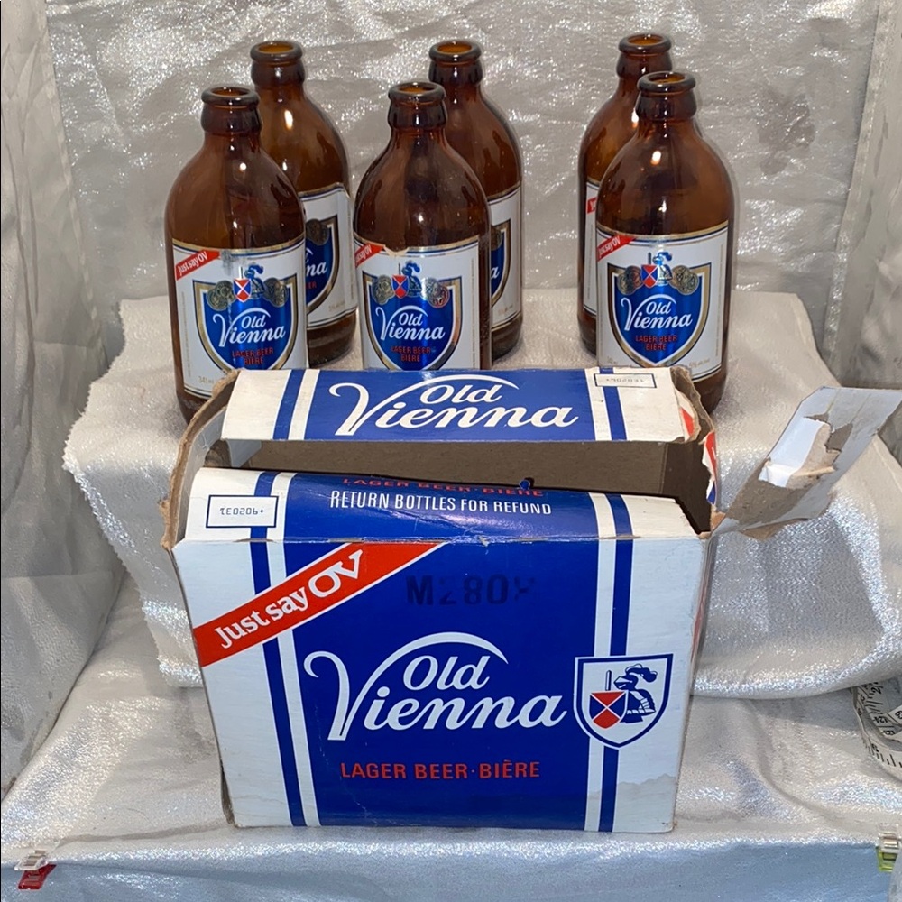 Vintage Old Vienna , stubby Lager Beer Bottles with original Box